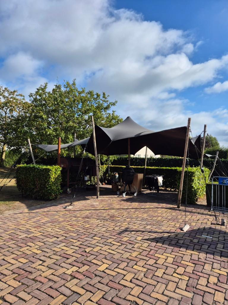 Zwarte Stretchtent 5x6m met houten palen - Tentvision 2022, Tuin en Terras, Partytenten, Ophalen, Gebruikt, Overige typen, 4 tot 6 meter