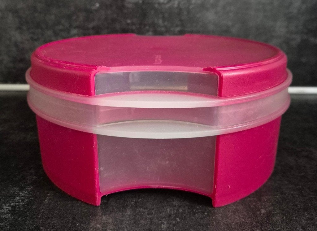 Tupperware vensterdoos koektrommel Rood, Ophalen of Verzenden, Zo goed als nieuw, Met deksel, Bus of Trommel
