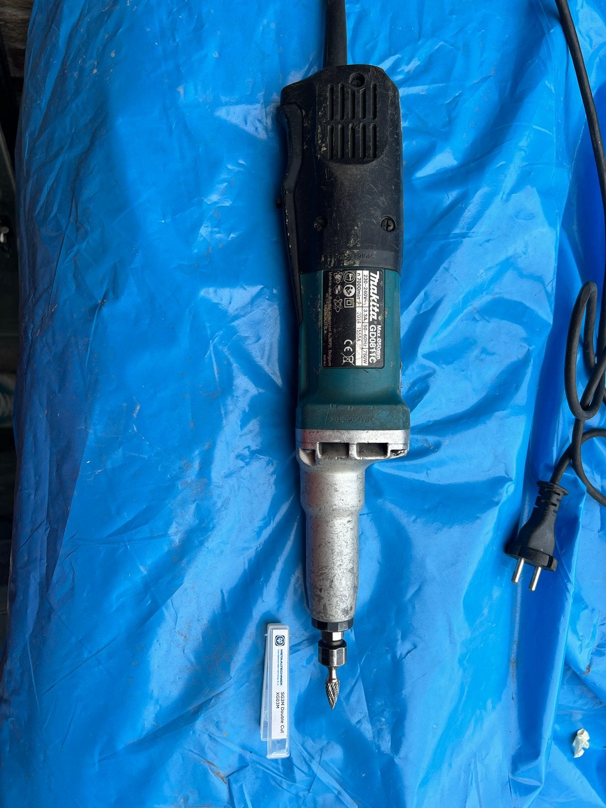 Makita GD0811C Rechte slijper met frees, Ophalen, Gebruikt, Elektrisch, Overige soorten