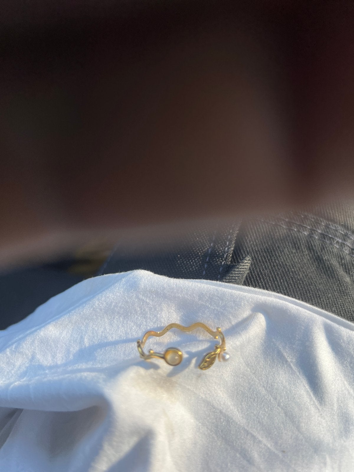 Gouden ring met parel en bladmotief, Ophalen, Zo goed als nieuw, 17 tot 18, Dame of Heer