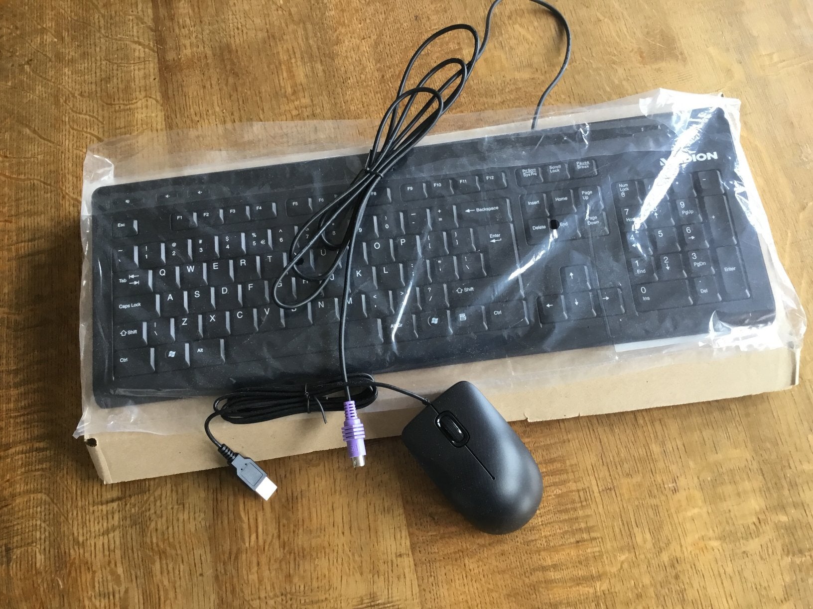 Nieuw Medion Toetsenbord en Muis Set - Bedraad, Computers en Software, Toetsenbord en muis-set, Nieuw, Ophalen of Verzenden, Qwerty