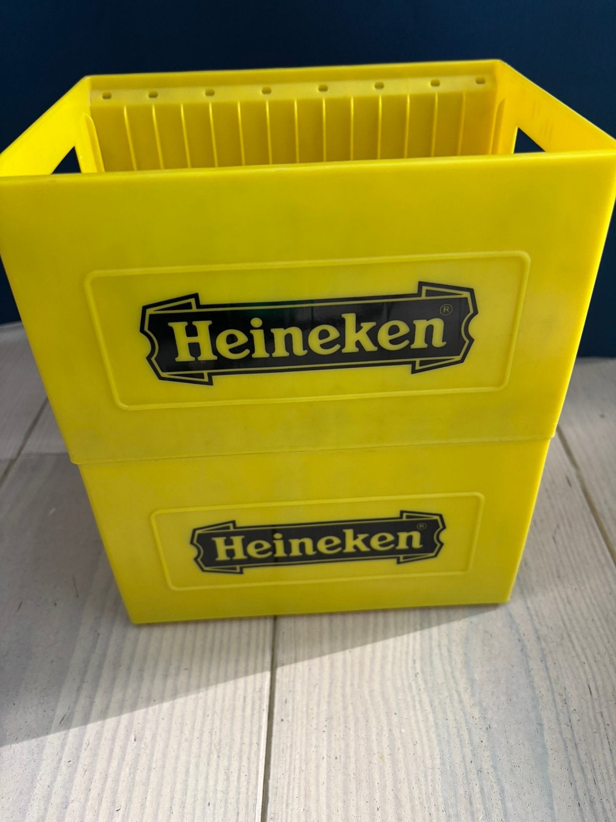 Heineken cd-kratje 2 stuks, Doos, Minder dan 35 cm, Ophalen of Verzenden, Zo goed als nieuw