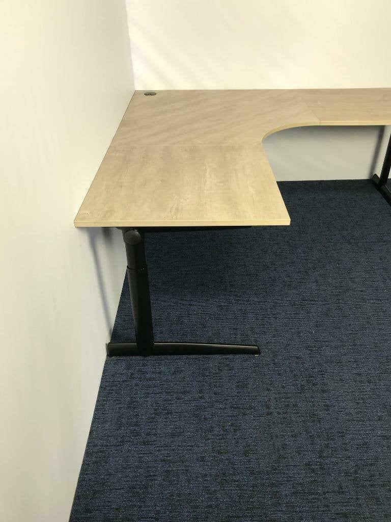 48 x Hoekbureau met nieuwe bladen & Ahrend 500 onderstel, Ophalen, Gebruikt, Hoekbureau, In hoogte verstelbaar