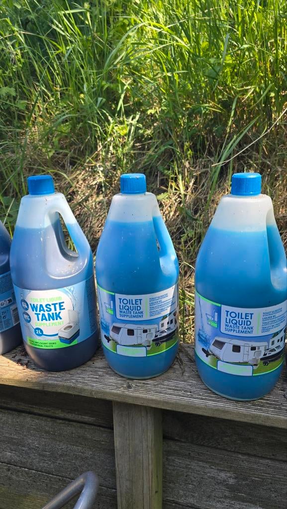 Toilet liquid vloeistof 2 liter, Ophalen of Verzenden, Zo goed als nieuw