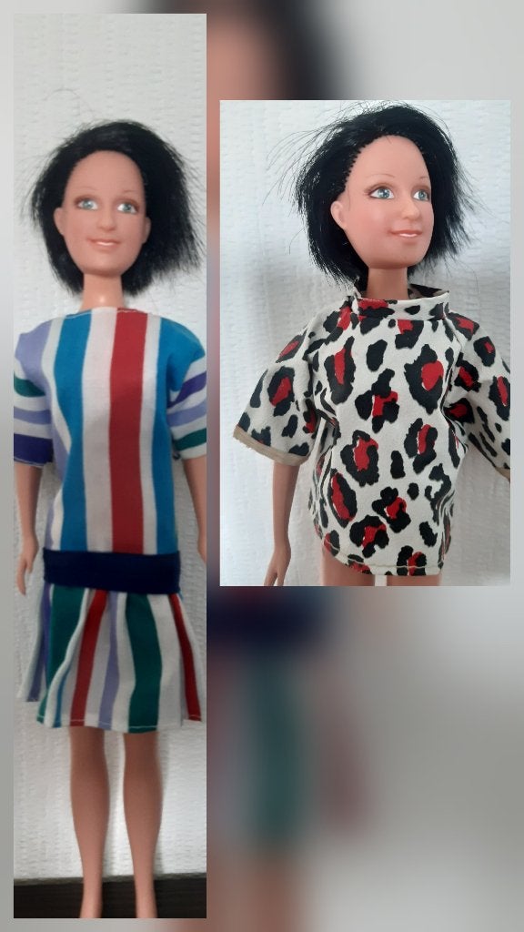 Fleur Barbiepop jurkje +Sindy regenjas excl pop, Verzamelen, Ophalen of Verzenden, Zo goed als nieuw, Kleertjes