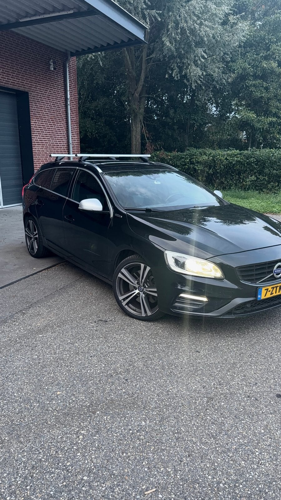 Volvo V60 D6 215pk Plug-in Hybrid 2015 Zwart, 1849 kg, 1800 kg, Zwart, Particulier