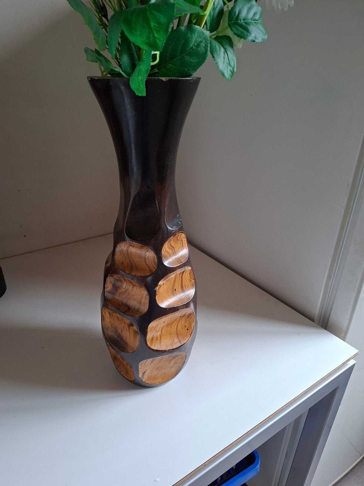 Decoratieve houten vaas met bloemen, Ophalen of Verzenden
