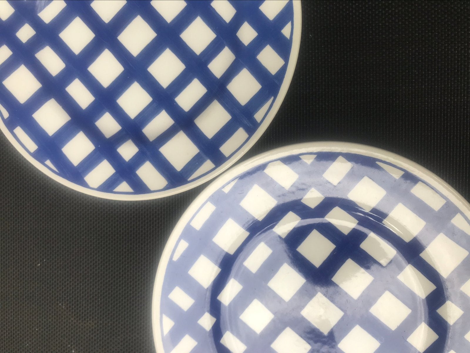 2 blauw-witte borden - John Tams, Ophalen of Verzenden, Zo goed als nieuw, Overige stijlen, Bord(en)
