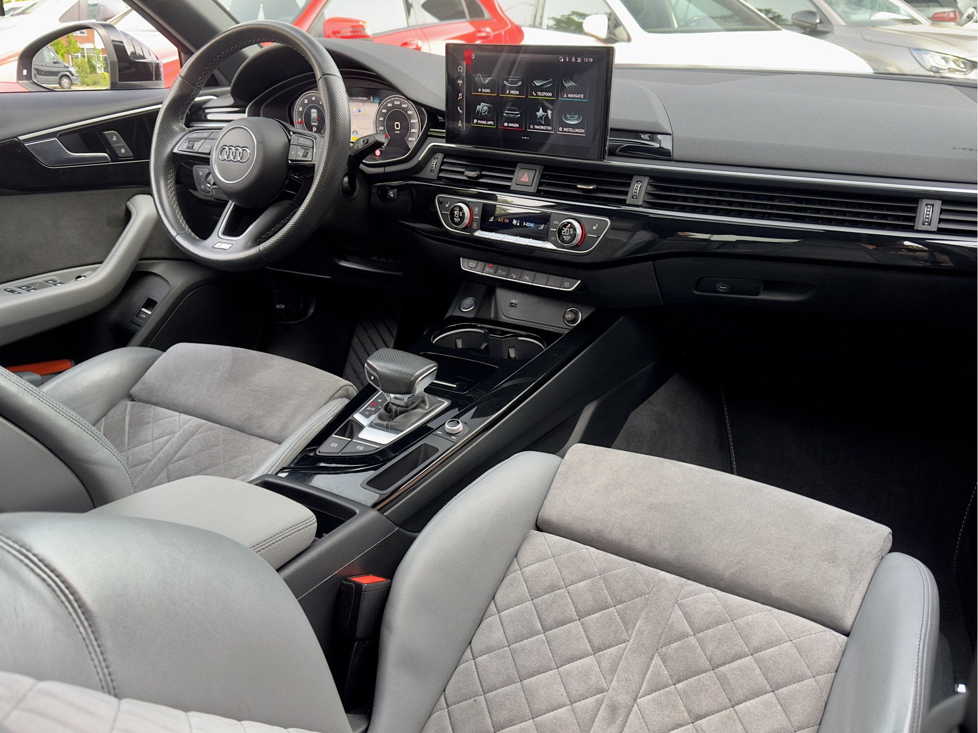Audi A4 Limousine 40 TFSI AUT7 3X S-LINE COMPETITION PANODAK, Auto's, Dealer onderhouden, Gebruikt, Euro 6, 4 cilinders
