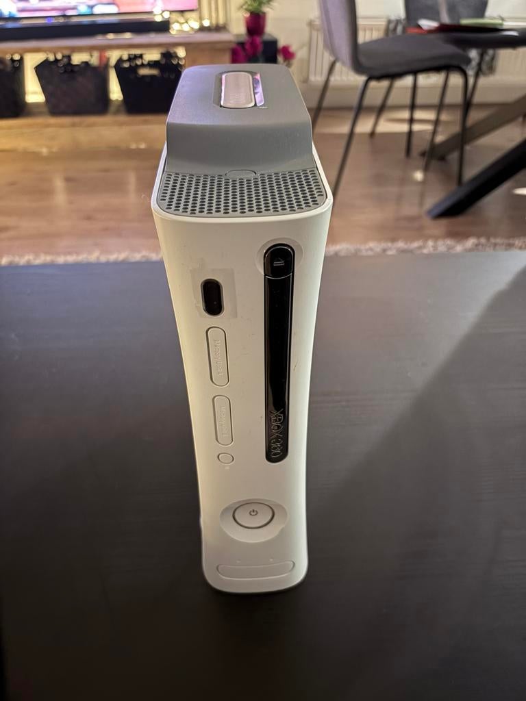 Xbox 360 console compleet met kabels en boekjes, Spelcomputers en Games, Spelcomputers | Xbox 360, Ophalen of Verzenden, Zo goed als nieuw