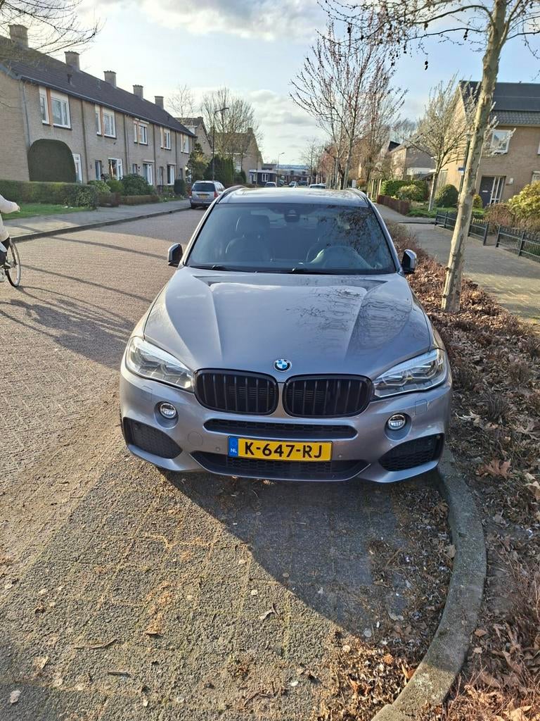 BMW X5 Xdrive40e Iperformance 313pk Auto BTW aftrekbaar, Auto's, USB, 4 cilinders, Bruin, Vierwielaandrijving