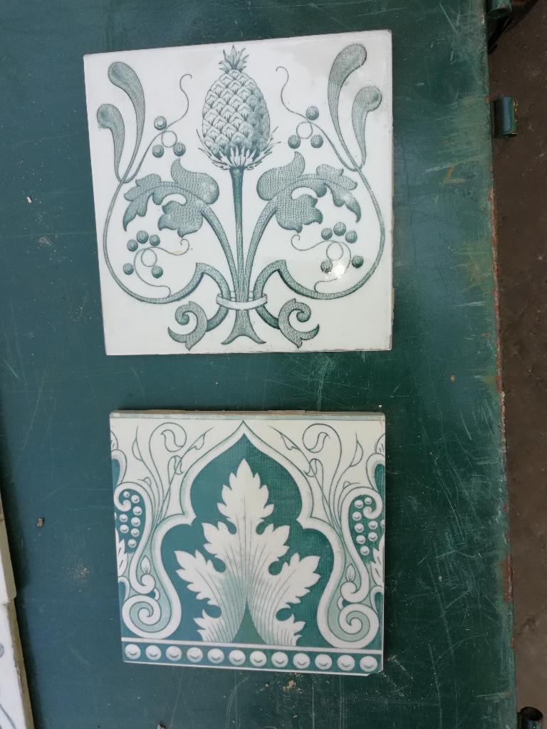 19 jugendstil wandtegels 15x15cm sierlijke groene kaardebol, Antiek en Kunst, Antiek | Wandborden en Tegels, Ophalen
