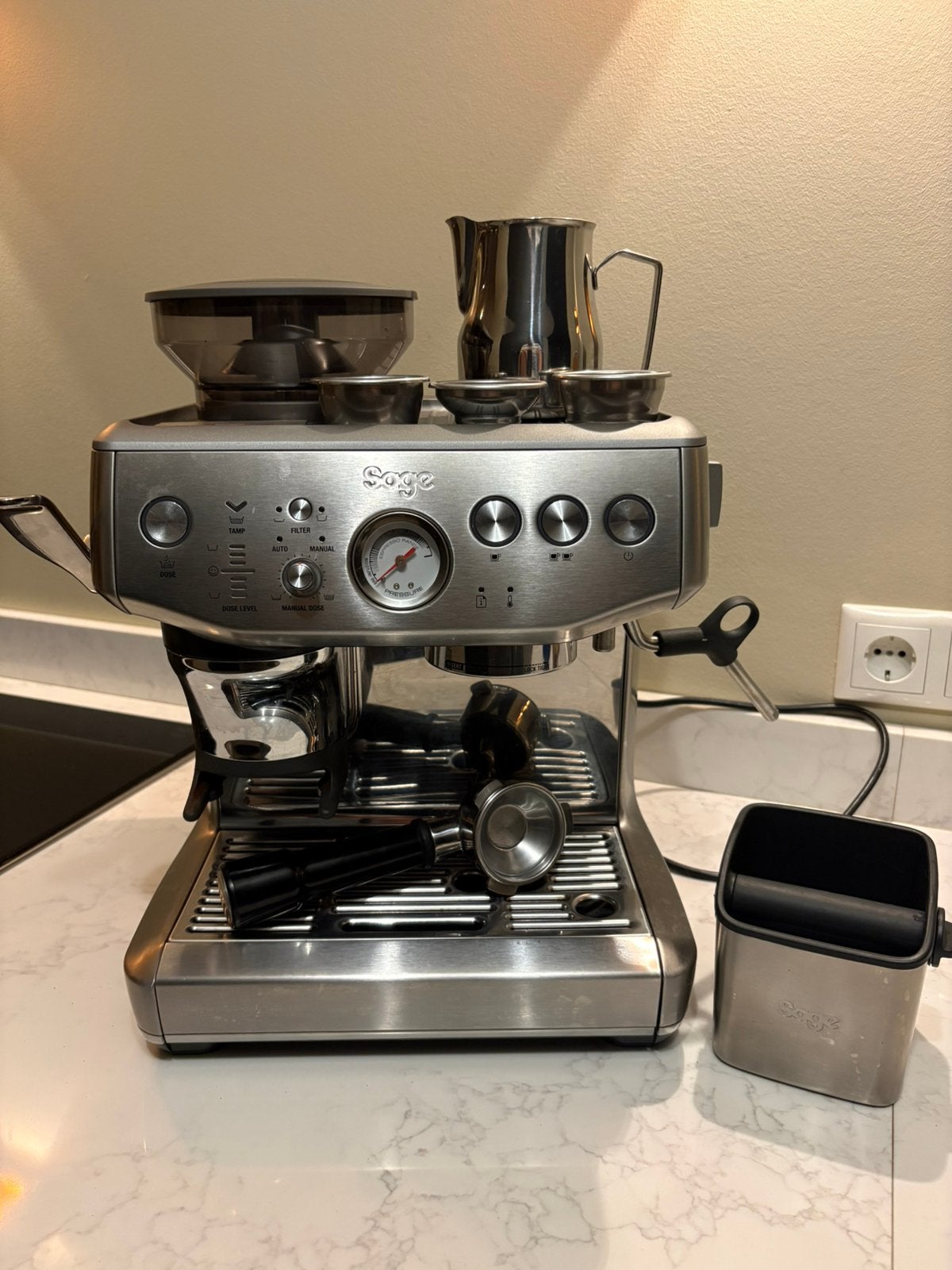 Foto 2 van Sage Barista Express Impress – RVS – zo goed als nieuw