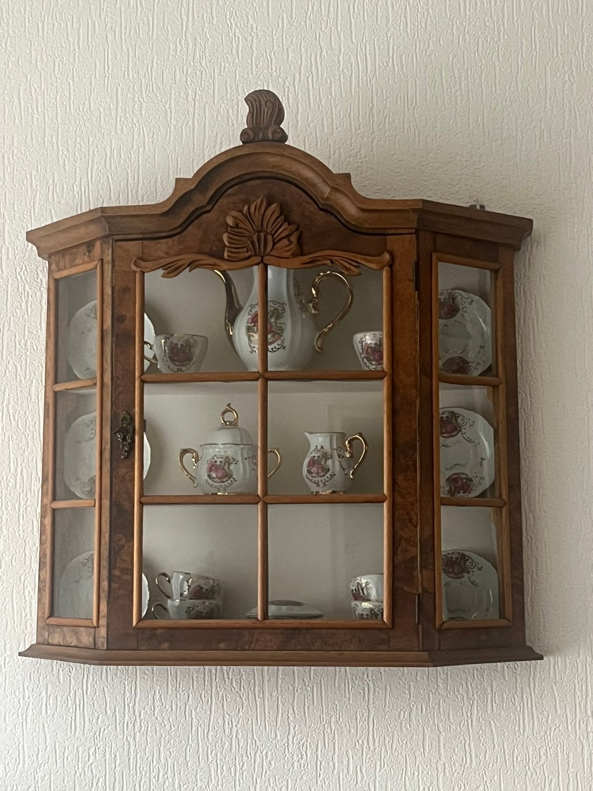 Antieke houten vitrinekast met glas, Ophalen