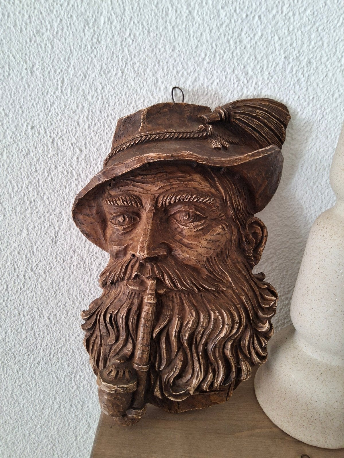 Wanddecoratie: Man met pijp, Antiek en Kunst, Minder dan 20 cm, Ophalen of Verzenden, Handgemaakt, Wanddecoratie