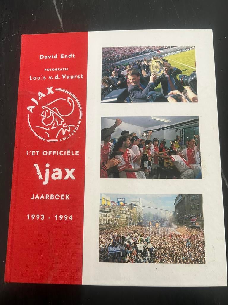 AJAX het officiële AJAX jaarboek 1993-1994, Verzamelen, Ophalen of Verzenden, Gebruikt, Ajax, Boek of Tijdschrift