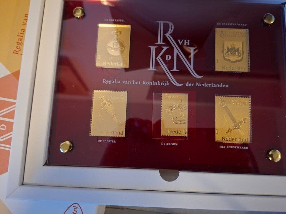 Postzegels met goud - Regalia van het Koninkrijk, Verzenden, Na 1940, Postfris