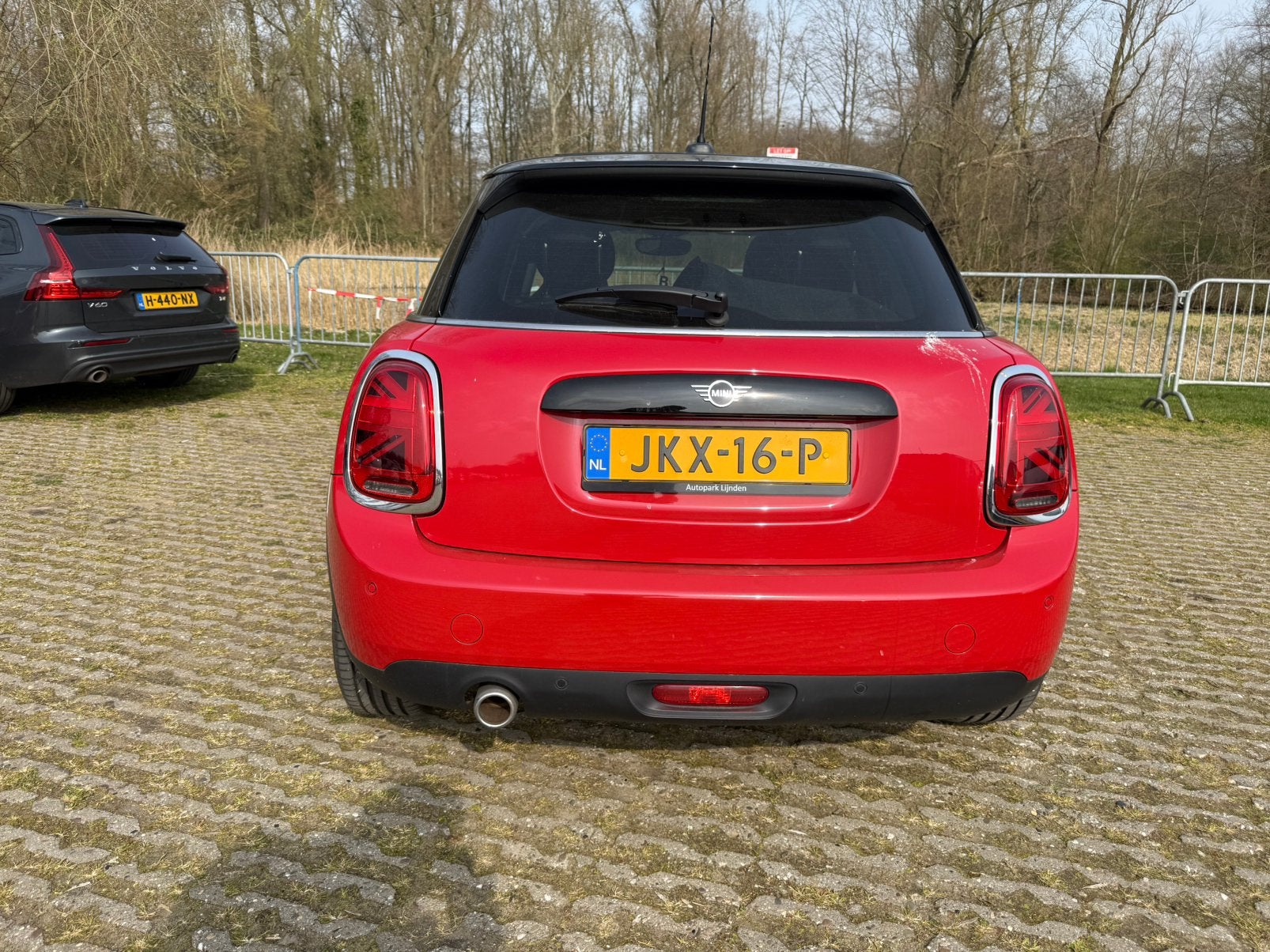 Foto 5 van Perfecte Mini Cooper 5-deurs (f55) Rood