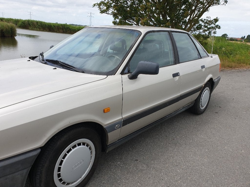 Audi 80 1.8s  bj.1987, Auto's, Audi, Particulier, Elektrische buitenspiegels, Radio, Trekhaak, Benzine, Sedan, Handgeschakeld