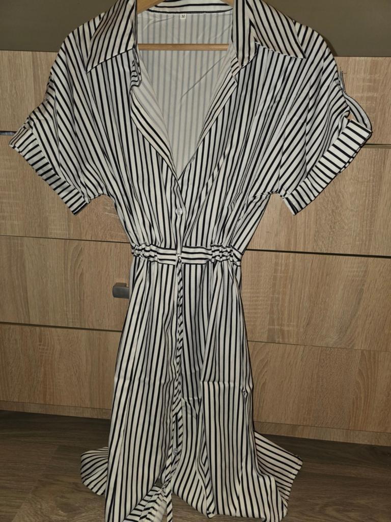 Zwart-wit gestreepte jurk met ceintuur, Kleding | Dames, Jurken, Maat 38/40 (M), Zwart, Ophalen of Verzenden, Knielengte