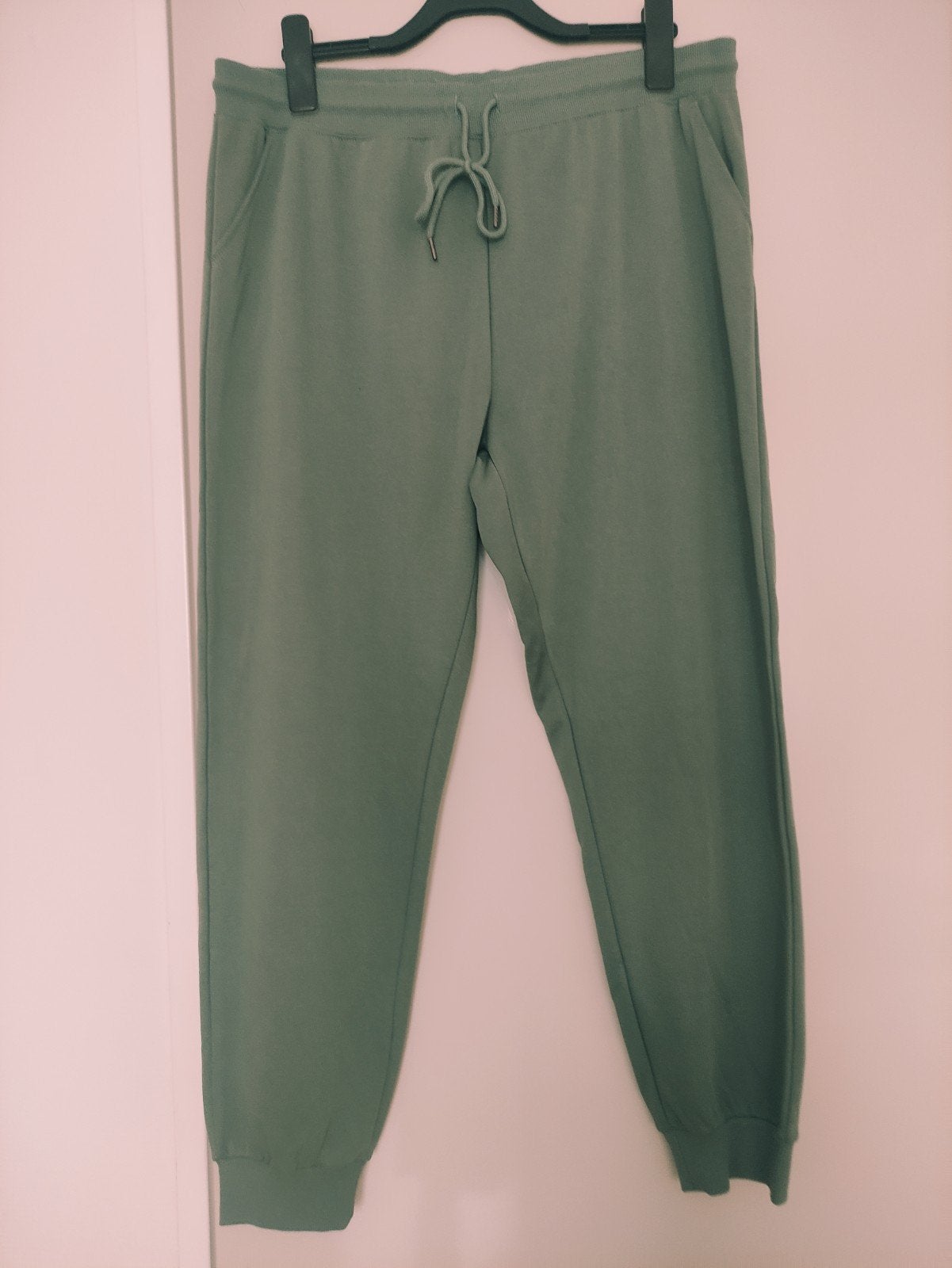 Hema groene joggingbroek - Maat XL, Kleding | Dames, Nieuw, Ophalen of Verzenden, Lang, Hema