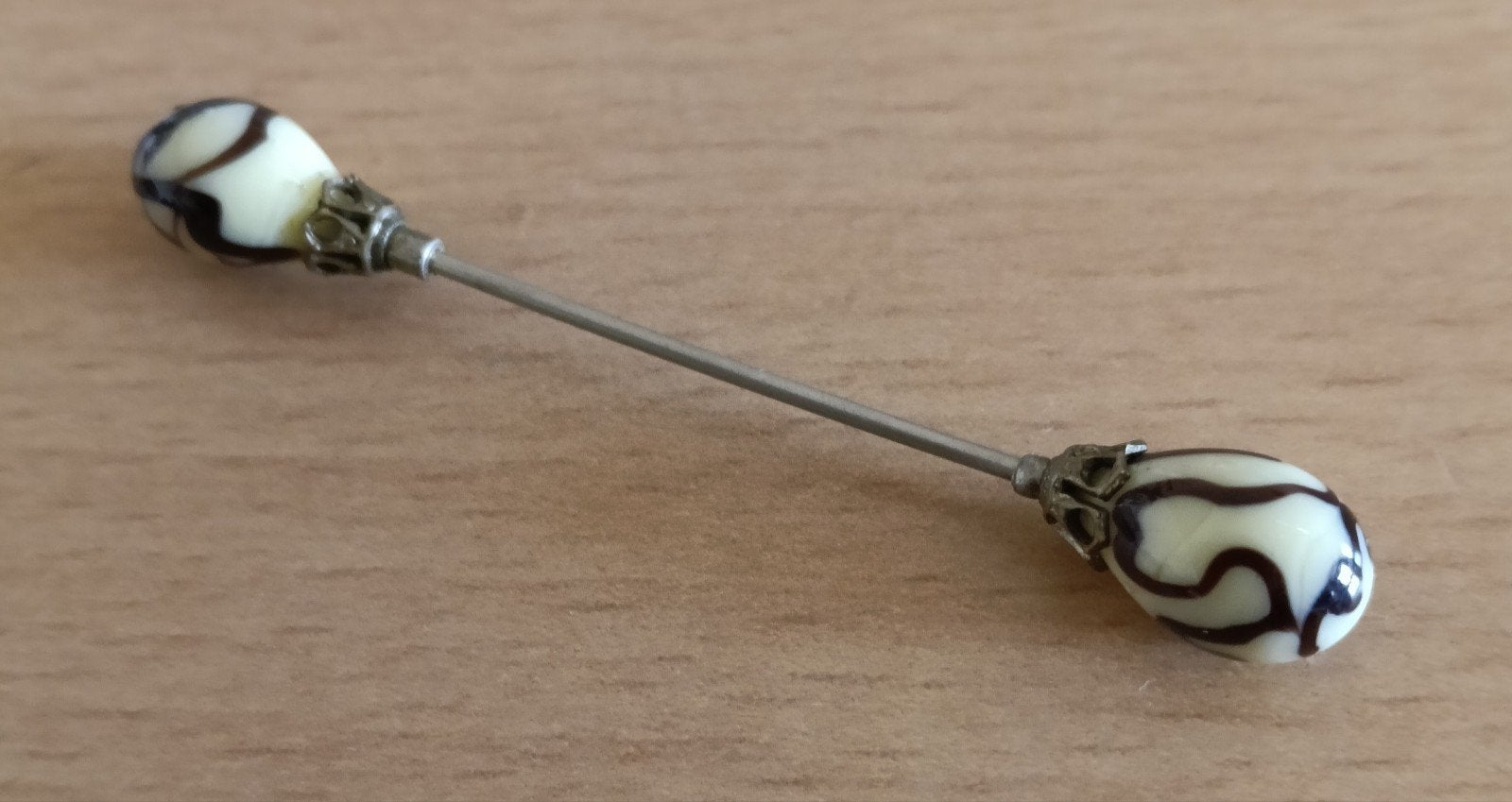 Antieke hoeden/revers speld met decoratieve kralen, Ophalen of Verzenden