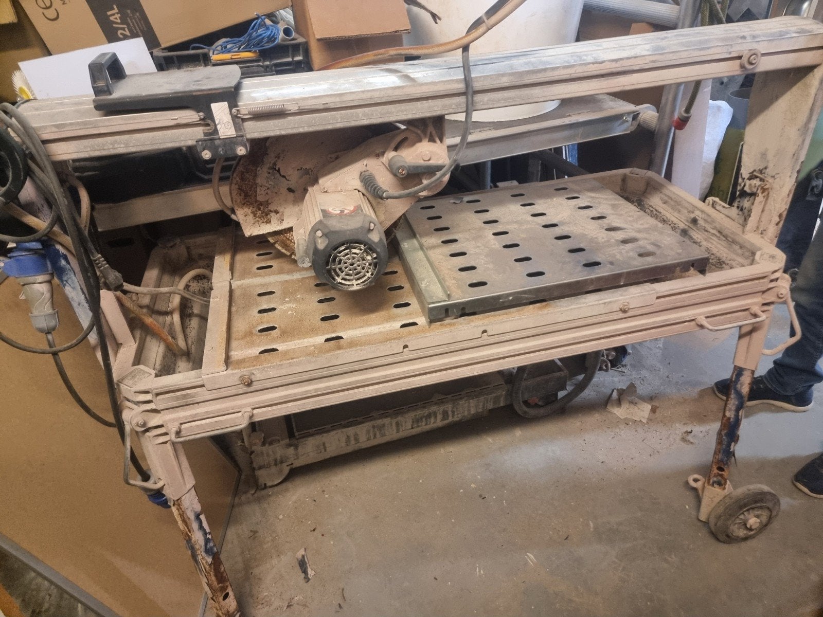 Carat  brug zaagmachine, Ophalen