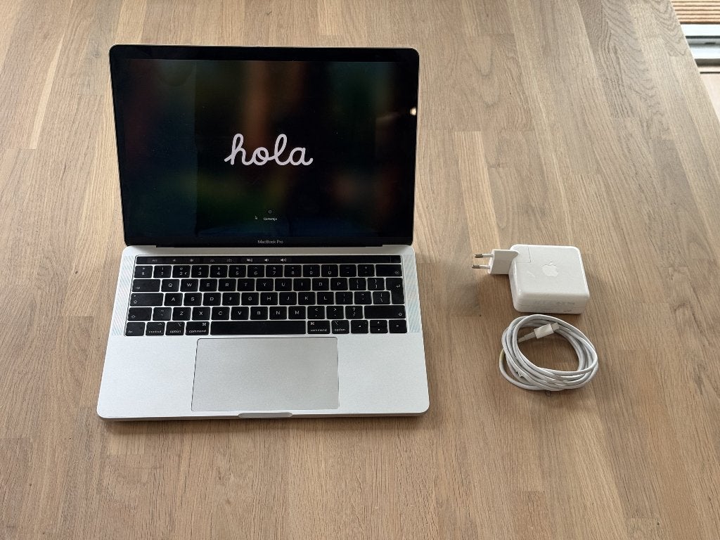 MacBook Pro 13 inch - 2019 - 250GB SSD - Touch Bar - 4 poort, MacBook Pro, 256 GB, 2 tot 3 Ghz, Qwerty