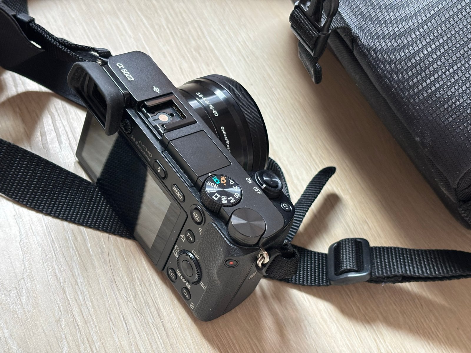 Sony Alpha a6000 Systeemcamera met 16-50mm lens en tas, Ophalen, Beeldstabilisatie, Zo goed als nieuw, 4 t/m 7 keer