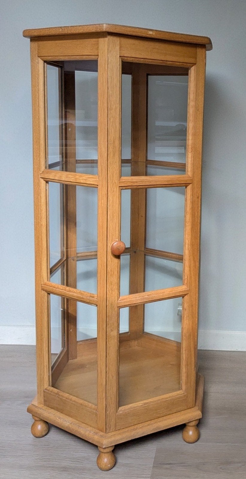 ❤ ALS NIEUW UNIEK ANTIEK zeshoekig massief eiken vitrinekast, Ophalen, Glas, Met deur(en), 100 tot 150 cm