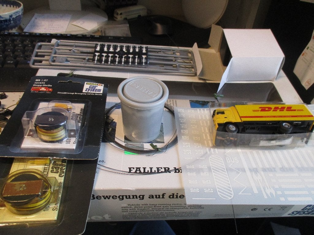 Faller Carsystem set DHL no 161507 en 2 x 161675 stopplaats, Gebruikt, Gelijkstroom of Wisselstroom, Overige typen, NVT