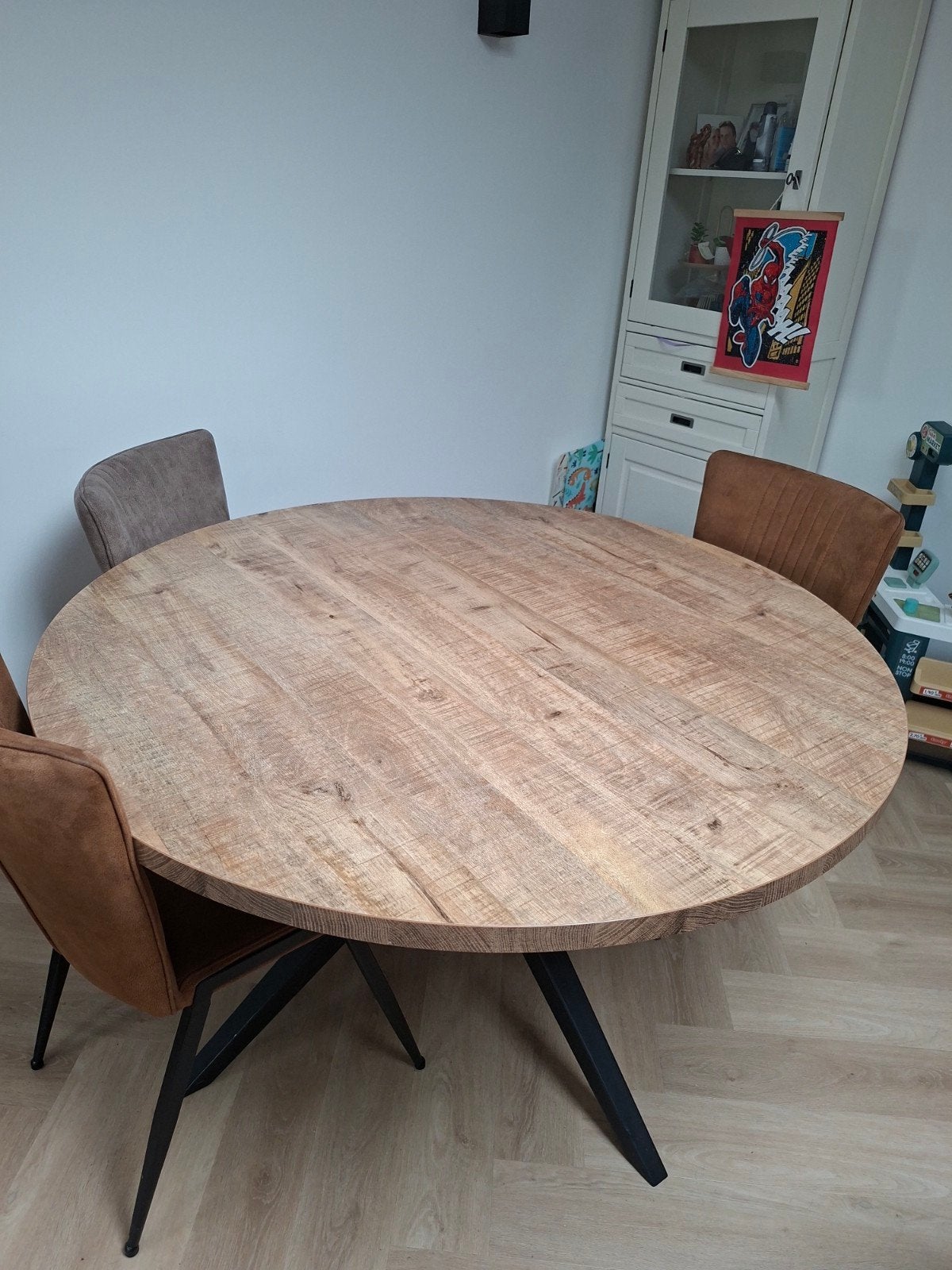 Mangohouten eettafel 140cm met stalen onderstel, Huis en Inrichting, Gebruikt, Rond, Vier personen, Ophalen
