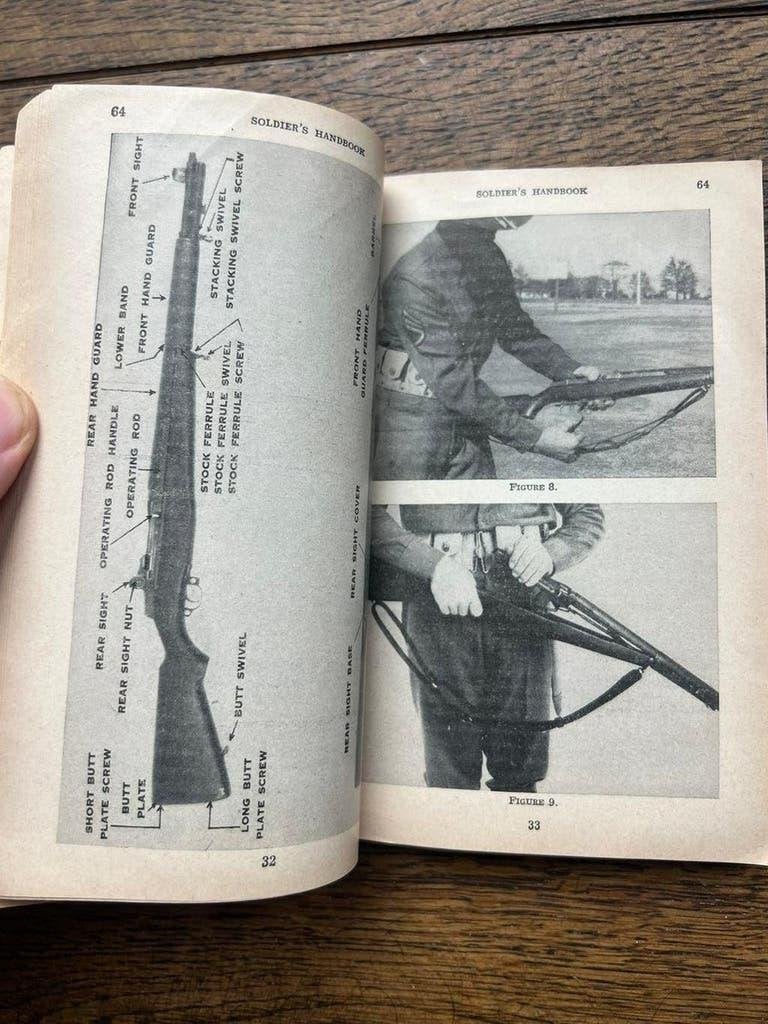 WO2 Amerikaans M1 garand handboek wapens uitrusting op naam, Verzamelen, Amerika, Verzenden, Boek of Tijdschrift