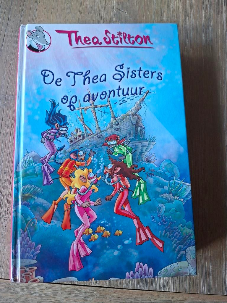 Thea Stilton - De Thea Sisters op avontuur, Boeken, Ophalen of Verzenden, Zo goed als nieuw, Thea Stilton, Fictie