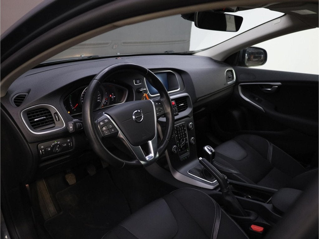 Volvo V40 2.0 D2 Momentum | Navigatie | Voorstoelen verwarmd, Auto's, Voorwielaandrijving, Gebruikt, 4 cilinders, 1969 cc