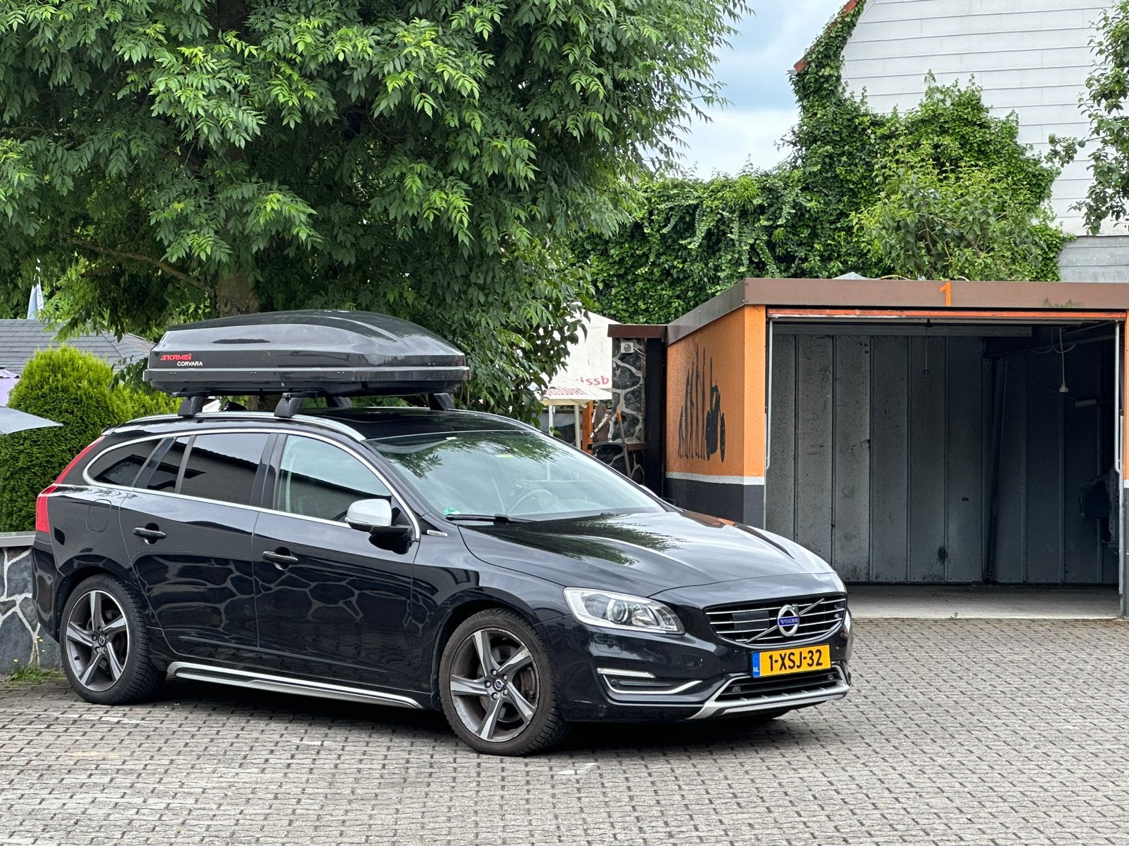 Verkocht!! Volvo V60 D6 215pk Plug-in Hybrid 2014 Zwart, Auto's, Automaat, 1849 kg, 1800 kg, Zwart