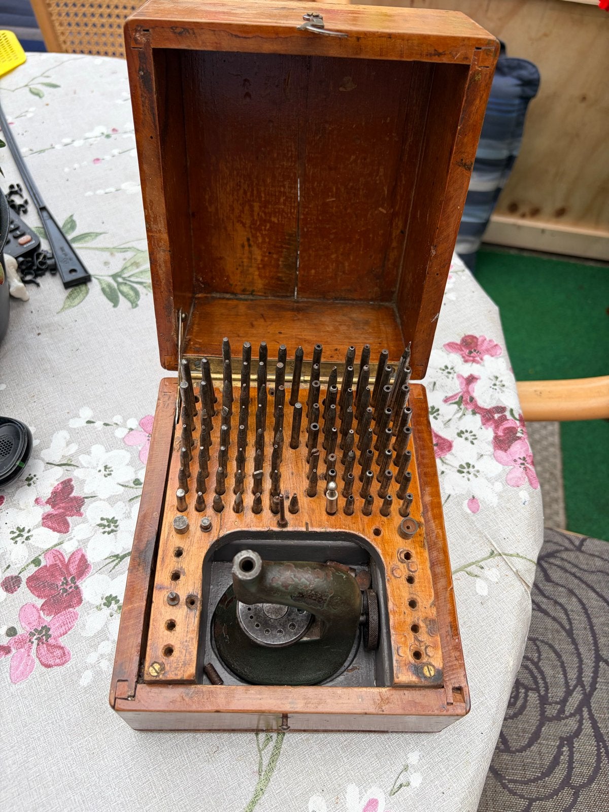 Antieke horlogemakersgereedschapskist met pers, Ophalen of Verzenden