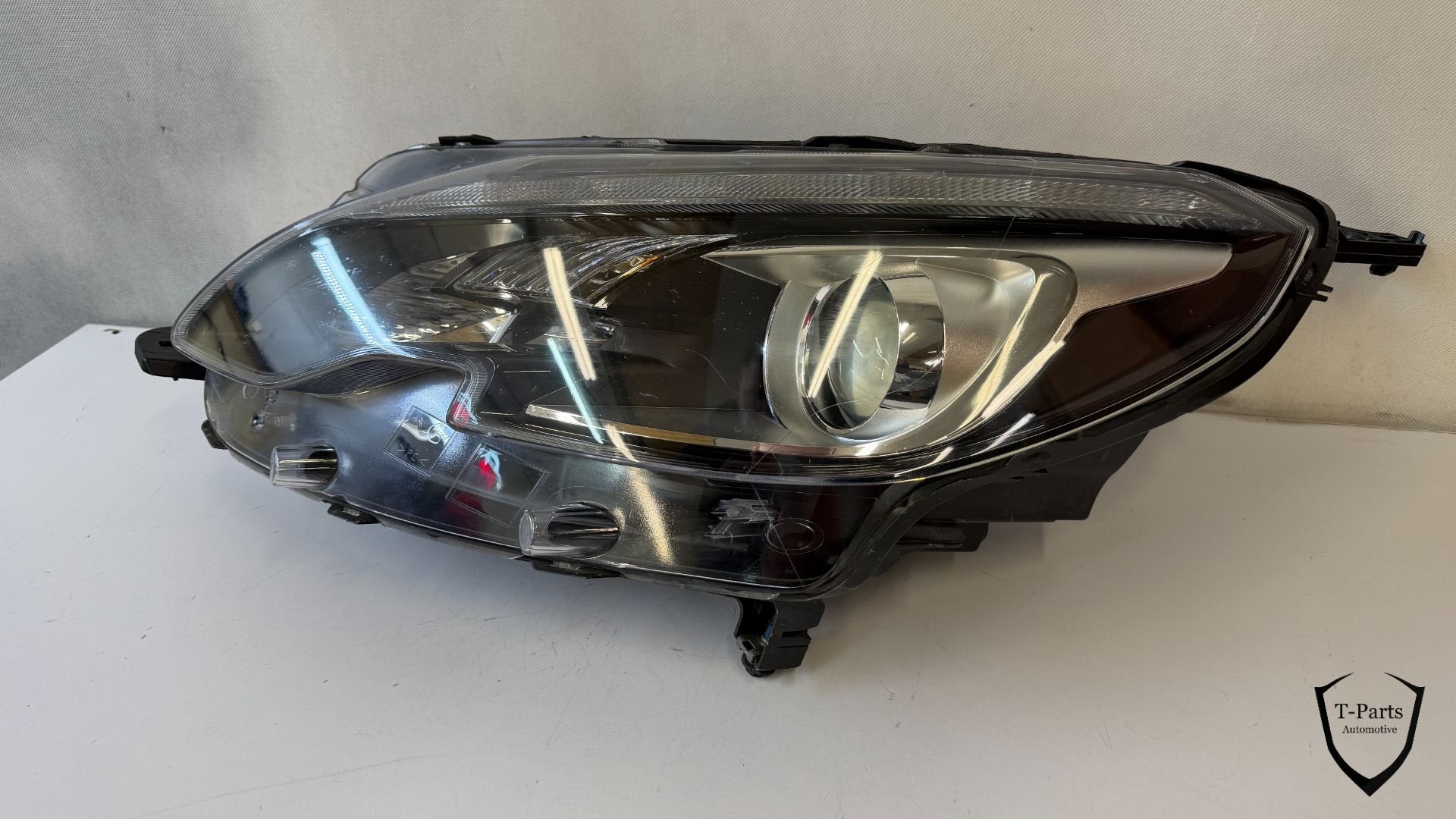 peugeot 2008 koplamp links lamp 9825313980, Auto-onderdelen, Taurusavenue 1
2132 LS  Hoofddorp, NL, Gebruikt, Contact.group@renault.com