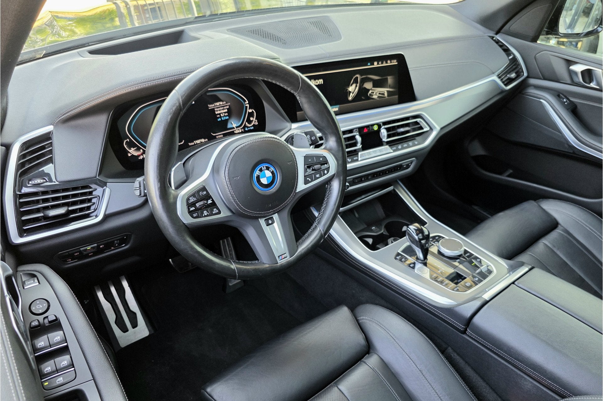 BMW X5 xDrive45e M Sport Automaat / Trekhaak / Panoramadak /, Dealer onderhouden, Gebruikt, 394 pk, Met garantie (alle)