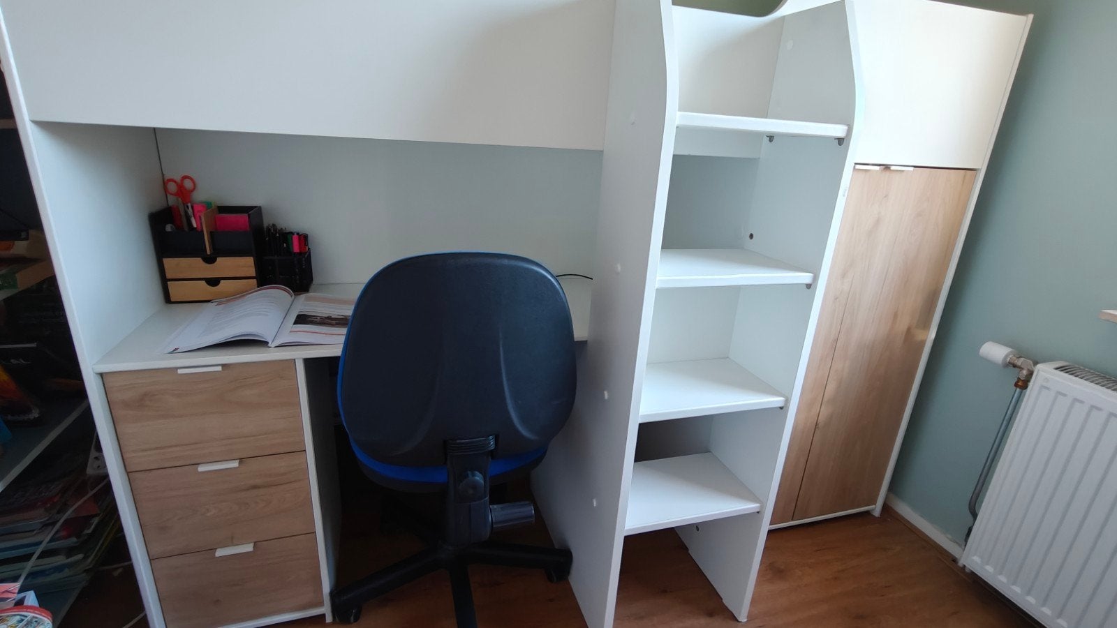Half hoogslaper 90x200 met vast bureau, kast, 3 laden, Ophalen, Zo goed als nieuw, Halfhoogslaper