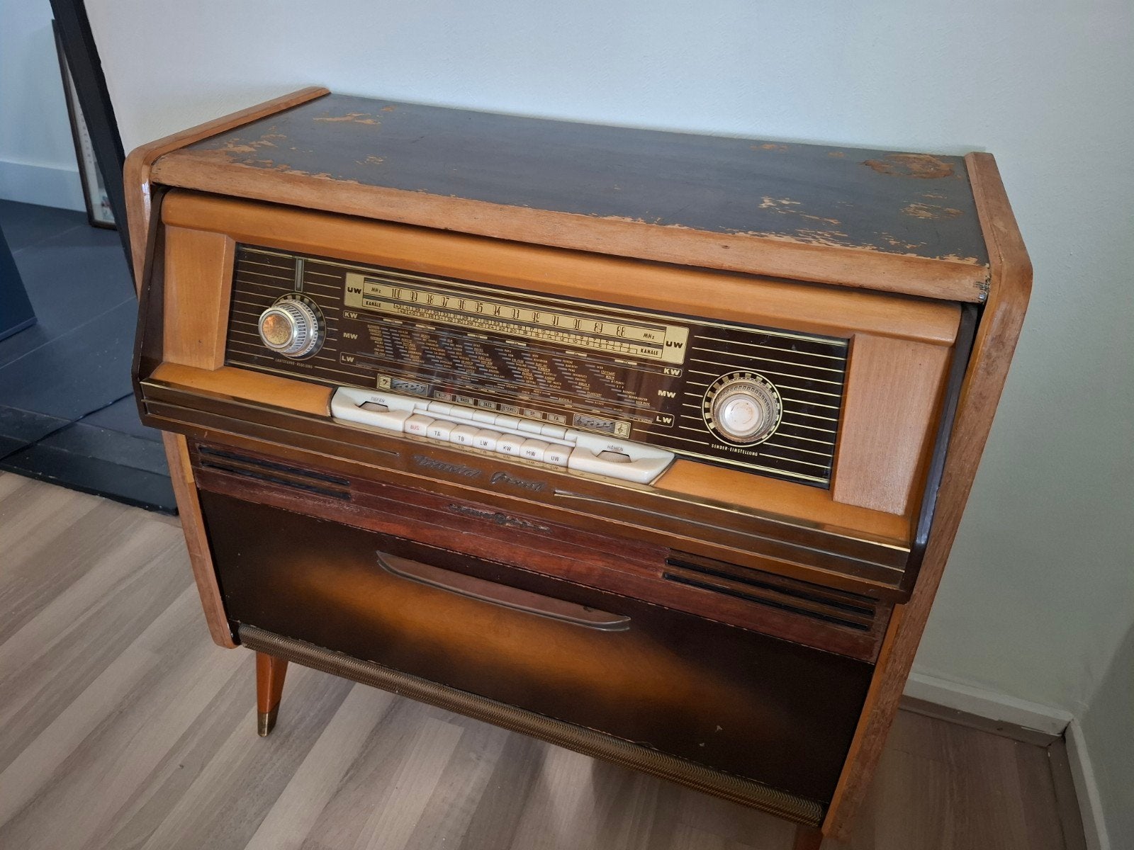 Vintage Loewe Opta "Vineta Luxus" Radiomeubel (1957/1958), Antiek en Kunst, Ophalen