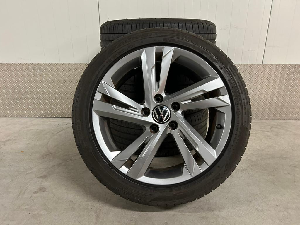 VW Volkswagen Golf 8 VIII 17 inch Valencia  zomer 2025/2022, Auto-onderdelen, Banden en Velgen, Ophalen, Gebruikt, Banden en Velgen