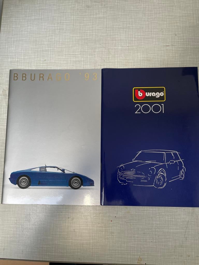 Twee Bburago schaalmodel folders 1993 en 2001, Boeken, Ophalen, Zo goed als nieuw, Algemeen
