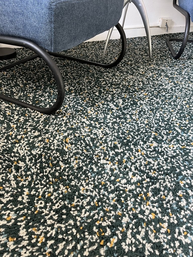 IKEA VINDUM hoogpolig kleed 2 x 2,7m blauw/groen gemêleerd, Ophalen, Blauw, 200 cm of meer, Zo goed als nieuw