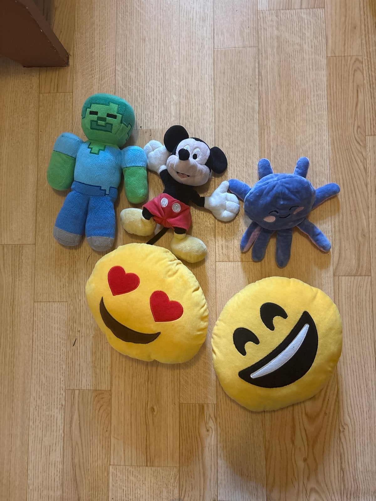 Knuffels: Minecraft, Mickey Mouse, Emoji's en omkerende krab, Gebruikt, Overige merken, Overige karakters, Overige typen
