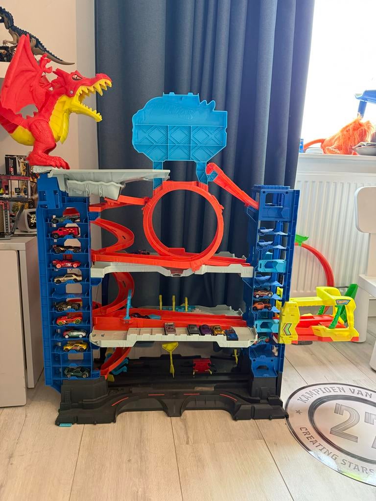 Hot Wheels Ultimate Garage met 22 auto's en draak, Ophalen of Verzenden, Zo goed als nieuw