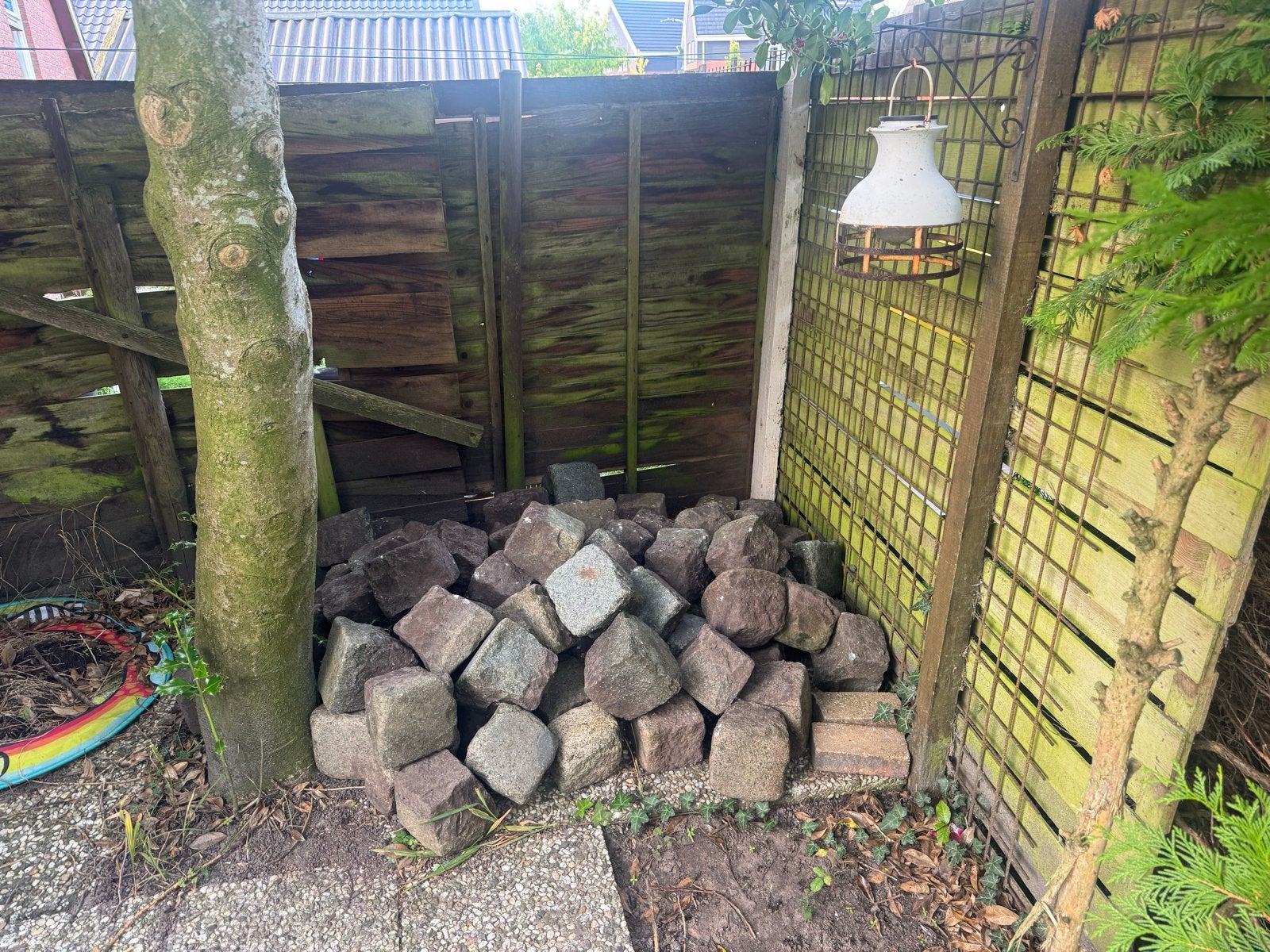 Ongeveer 90 gebruikte keien voor tuin of bestrating, Tuin en Terras, Ophalen of Verzenden, Gebruikt, Grijs, Kei