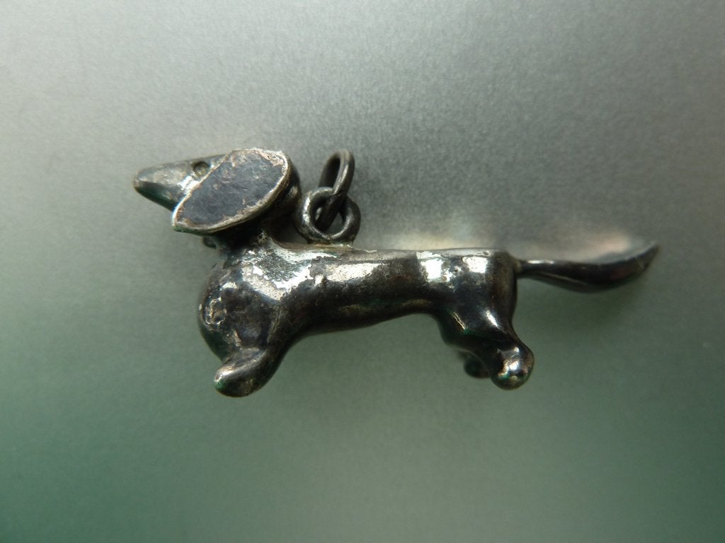 Antieke zilveren bedel, kettinghanger, Teckel, 835 zilver, Verzenden, Zo goed als nieuw, Zilver, Dier