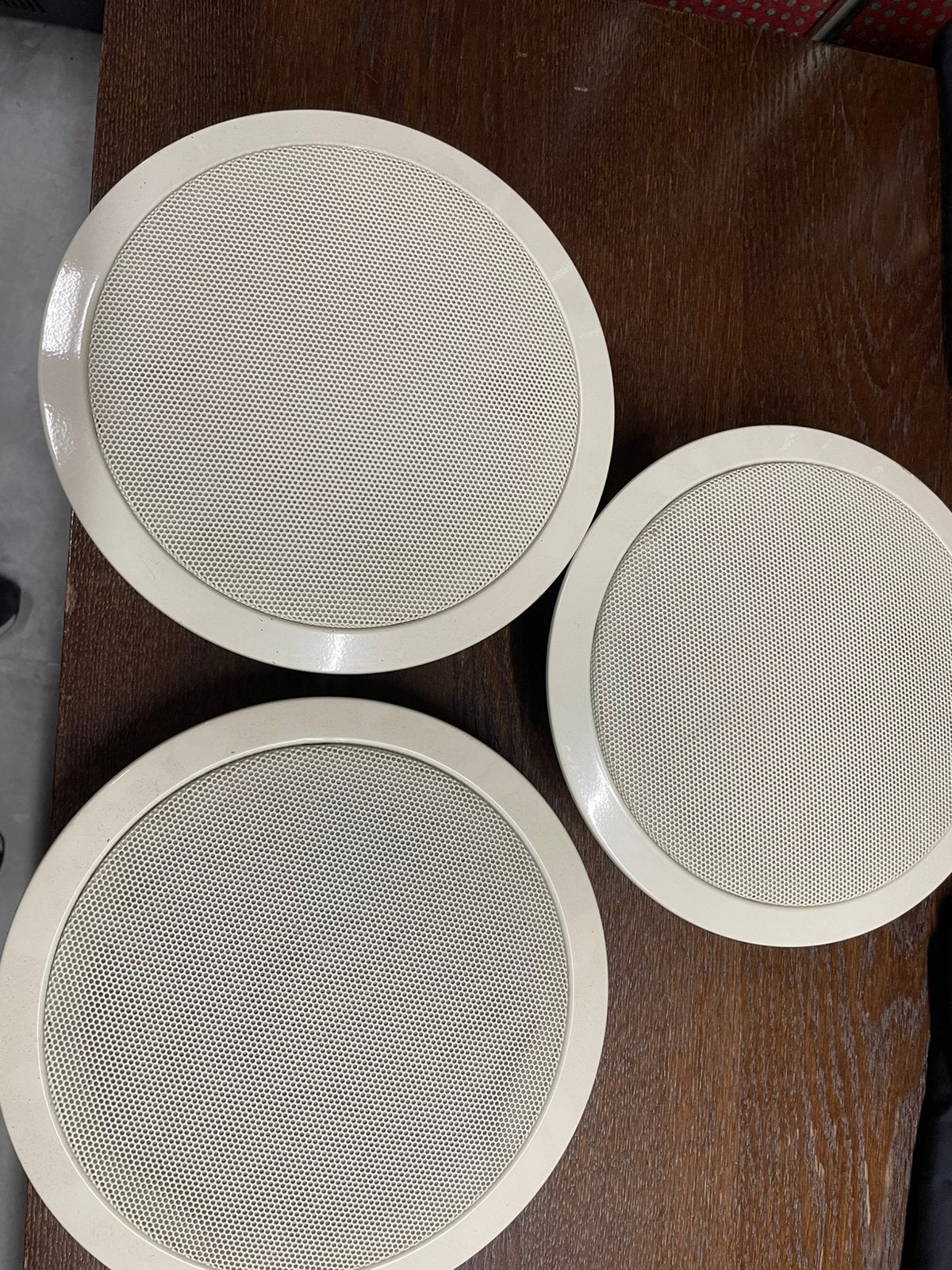 3 x plafond speakers
