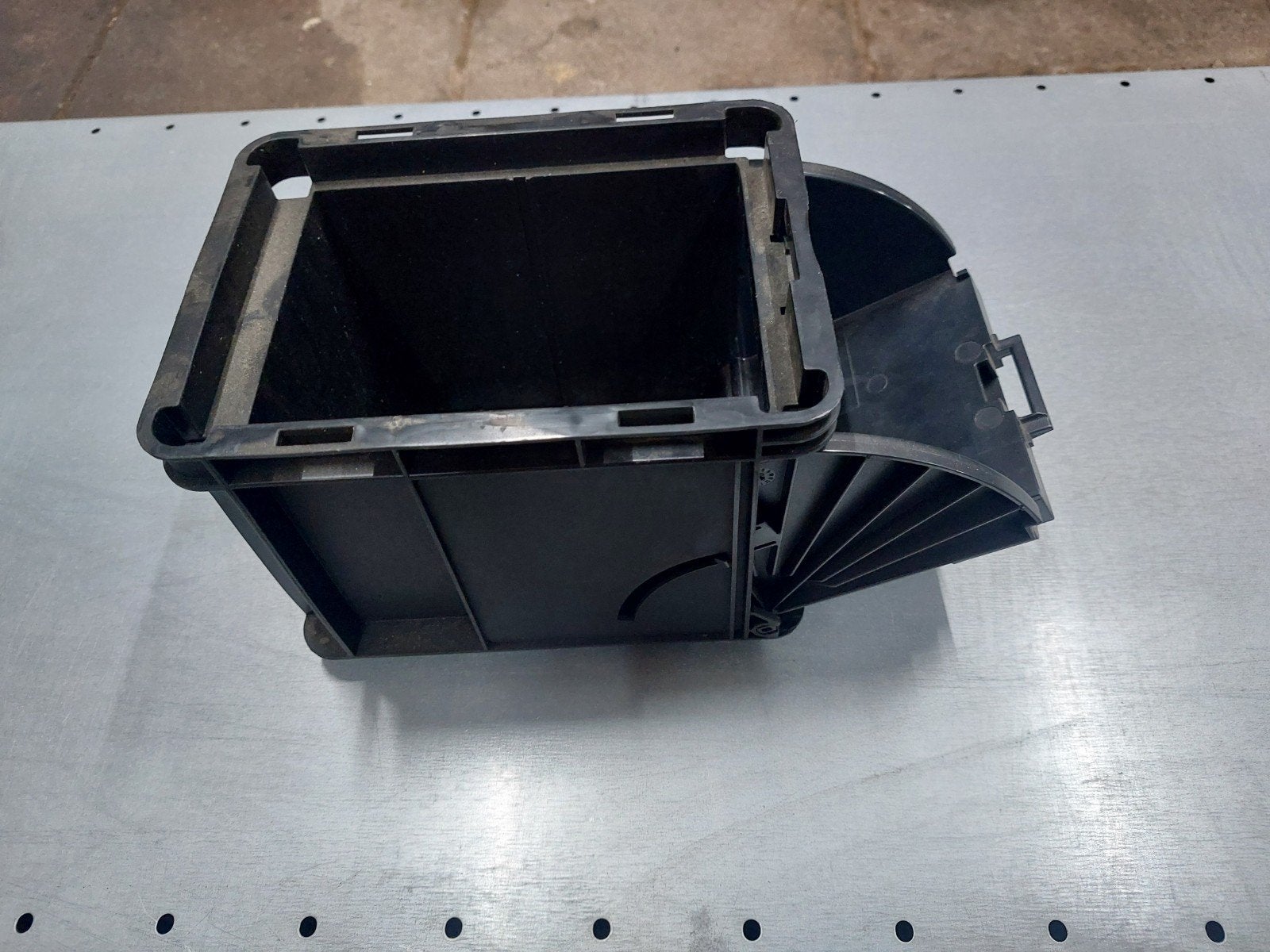 822 stuks Zwarte Kunststof Bakken - Gebruikt, Ophalen, Gebruikt, Minder dan 50 cm, Minder dan 40 cm